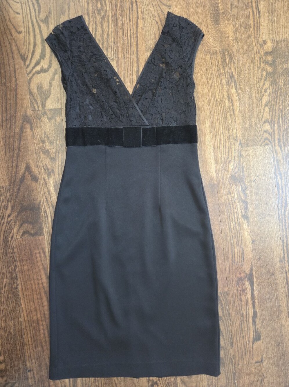 Banana Republic Black Lace V-Neck Sheath Cocktail Dress‎ Velvet Belt